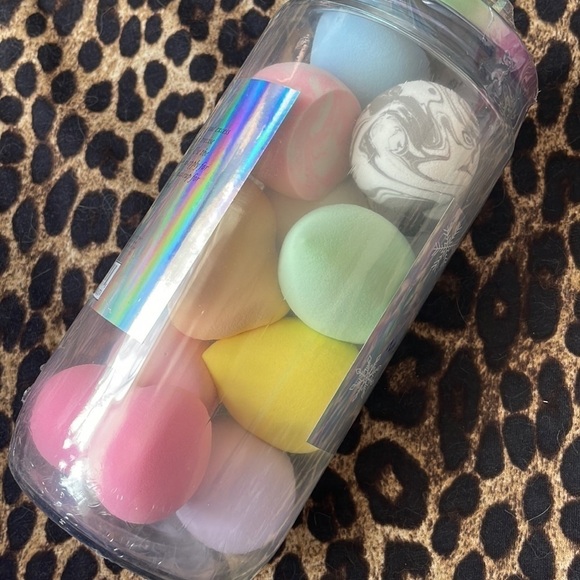 Brand New Ellen Tracy Let it Snow 10-Piece Makeup Sponge Set Beauty Blenders - Picture 6 of 11